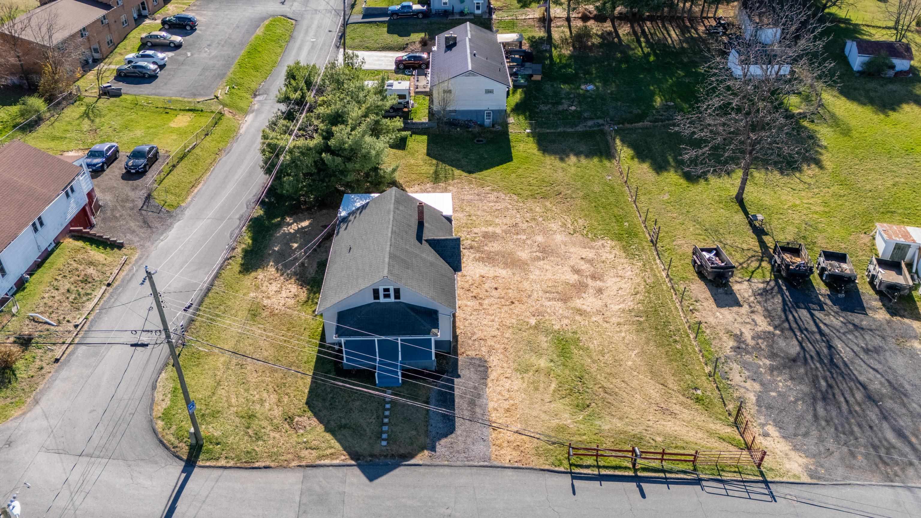 14 MULBERRY ST, STAUNTON, Virginia 24401, 4 Bedrooms Bedrooms, ,2 BathroomsBathrooms,Residential,14 MULBERRY ST,674965 MLS # 674965