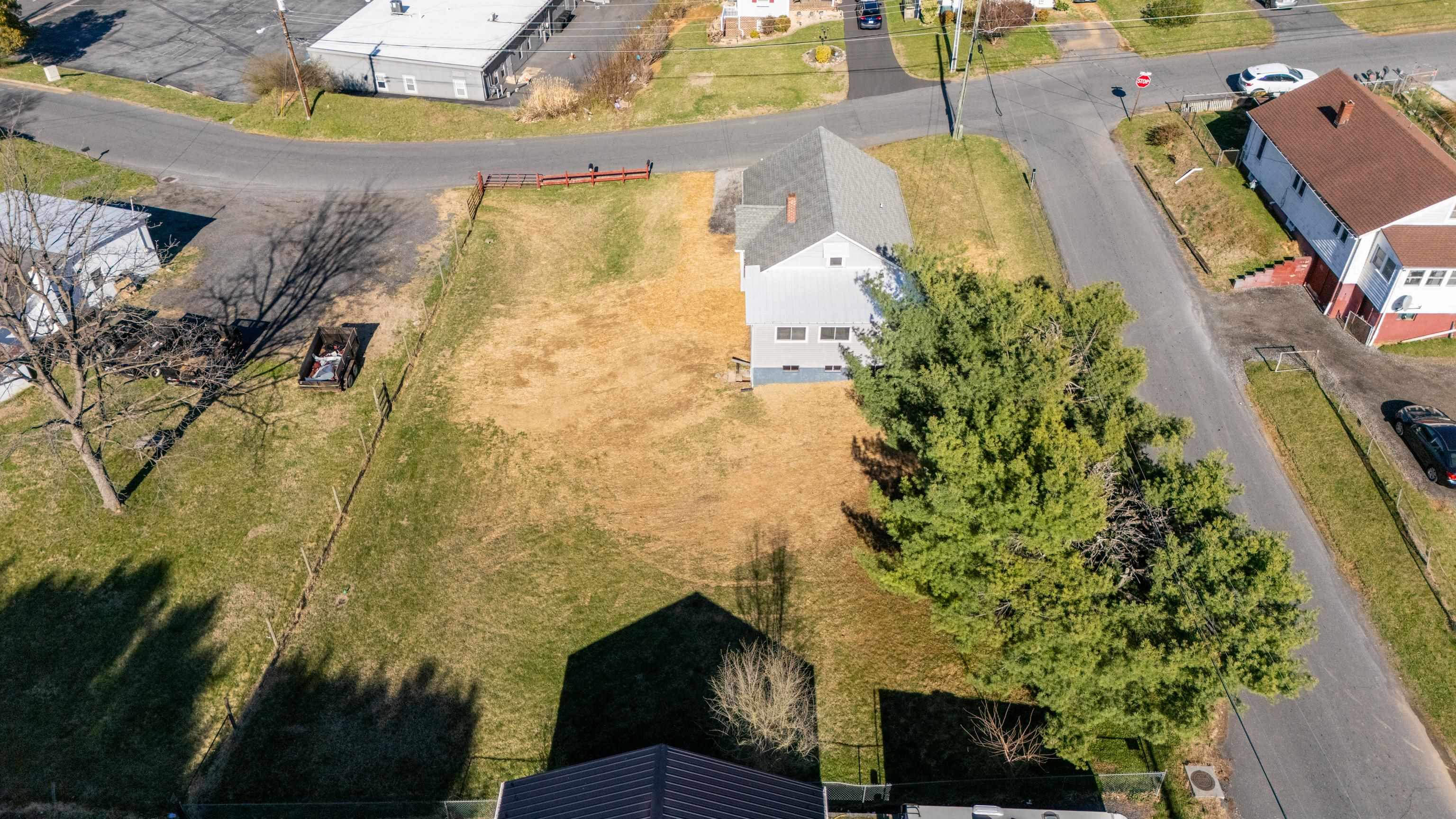 14 MULBERRY ST, STAUNTON, Virginia 24401, 4 Bedrooms Bedrooms, ,2 BathroomsBathrooms,Residential,14 MULBERRY ST,674965 MLS # 674965