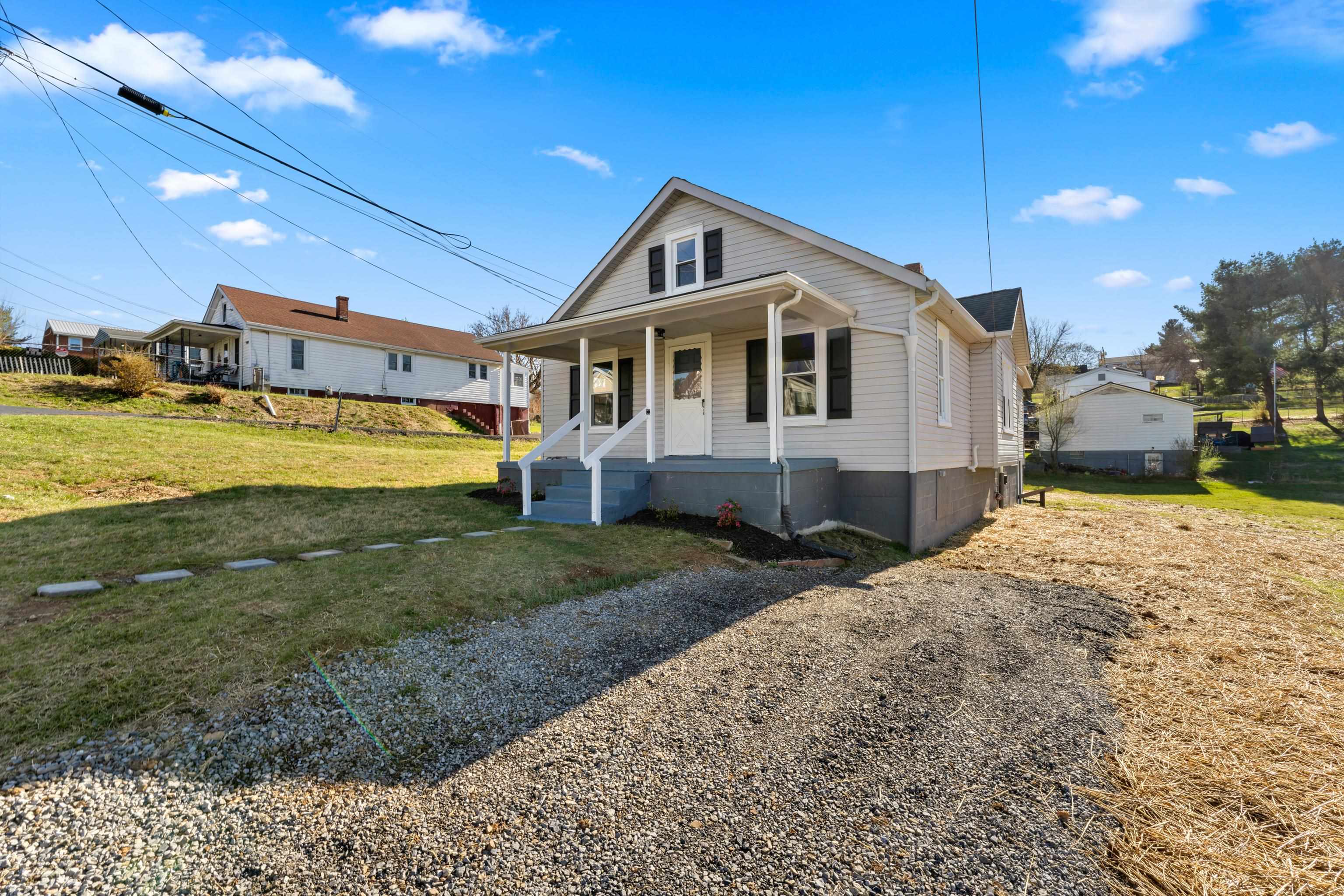 14 MULBERRY ST, STAUNTON, Virginia 24401, 4 Bedrooms Bedrooms, ,2 BathroomsBathrooms,Residential,14 MULBERRY ST,674965 MLS # 674965