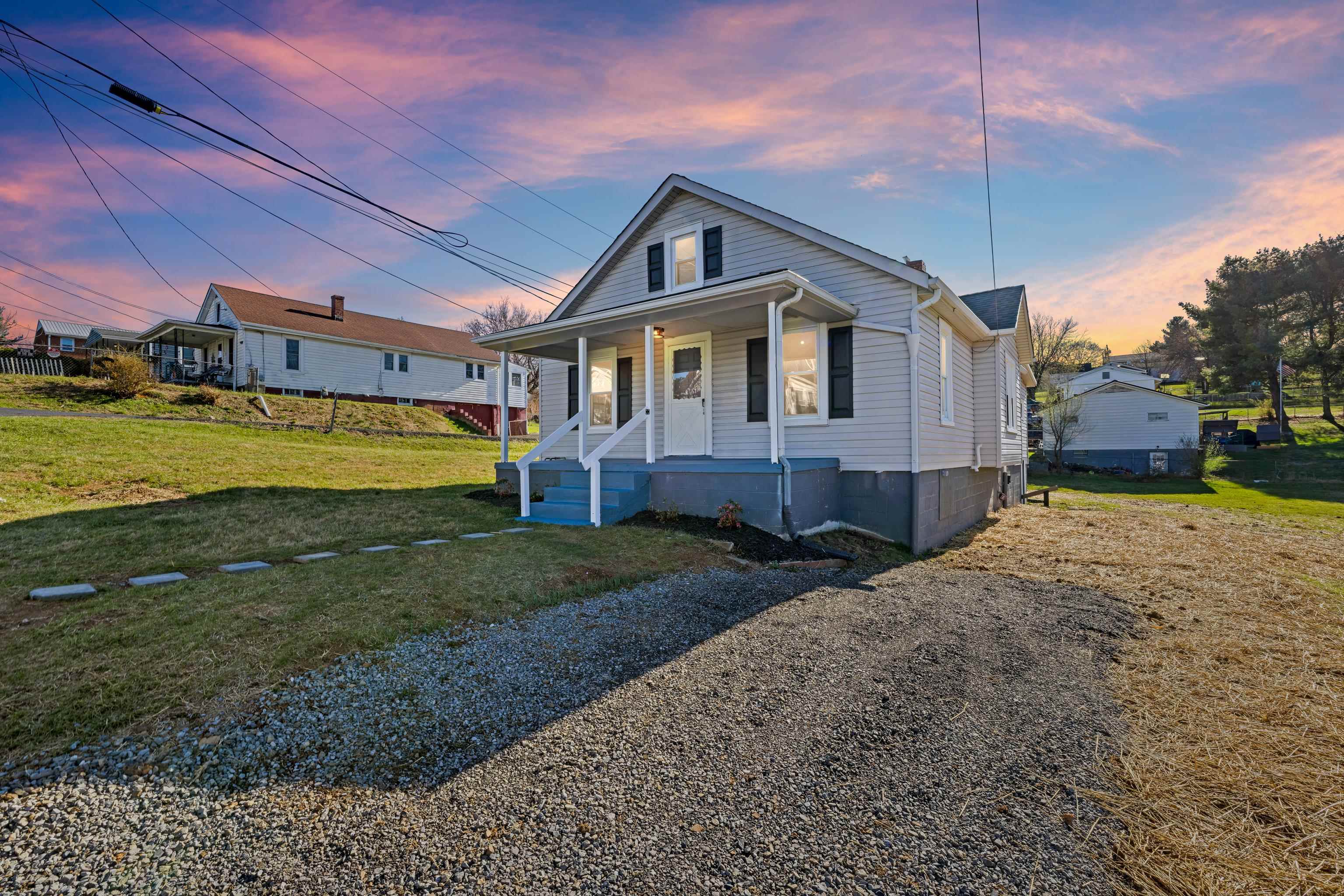 14 MULBERRY ST, STAUNTON, Virginia 24401, 4 Bedrooms Bedrooms, ,2 BathroomsBathrooms,Residential,14 MULBERRY ST,674965 MLS # 674965