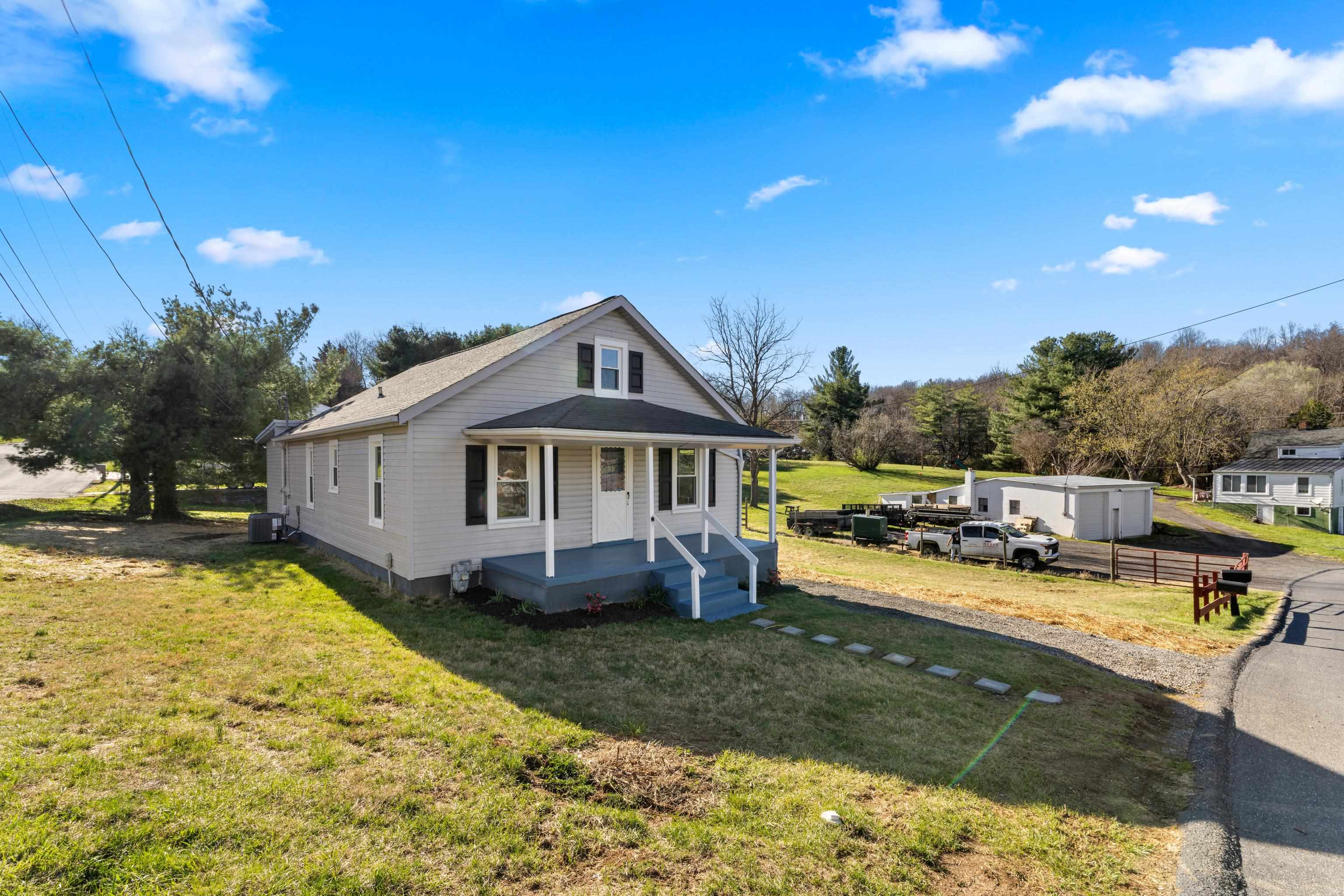 14 MULBERRY ST, STAUNTON, Virginia 24401, 4 Bedrooms Bedrooms, ,2 BathroomsBathrooms,Residential,14 MULBERRY ST,674965 MLS # 674965