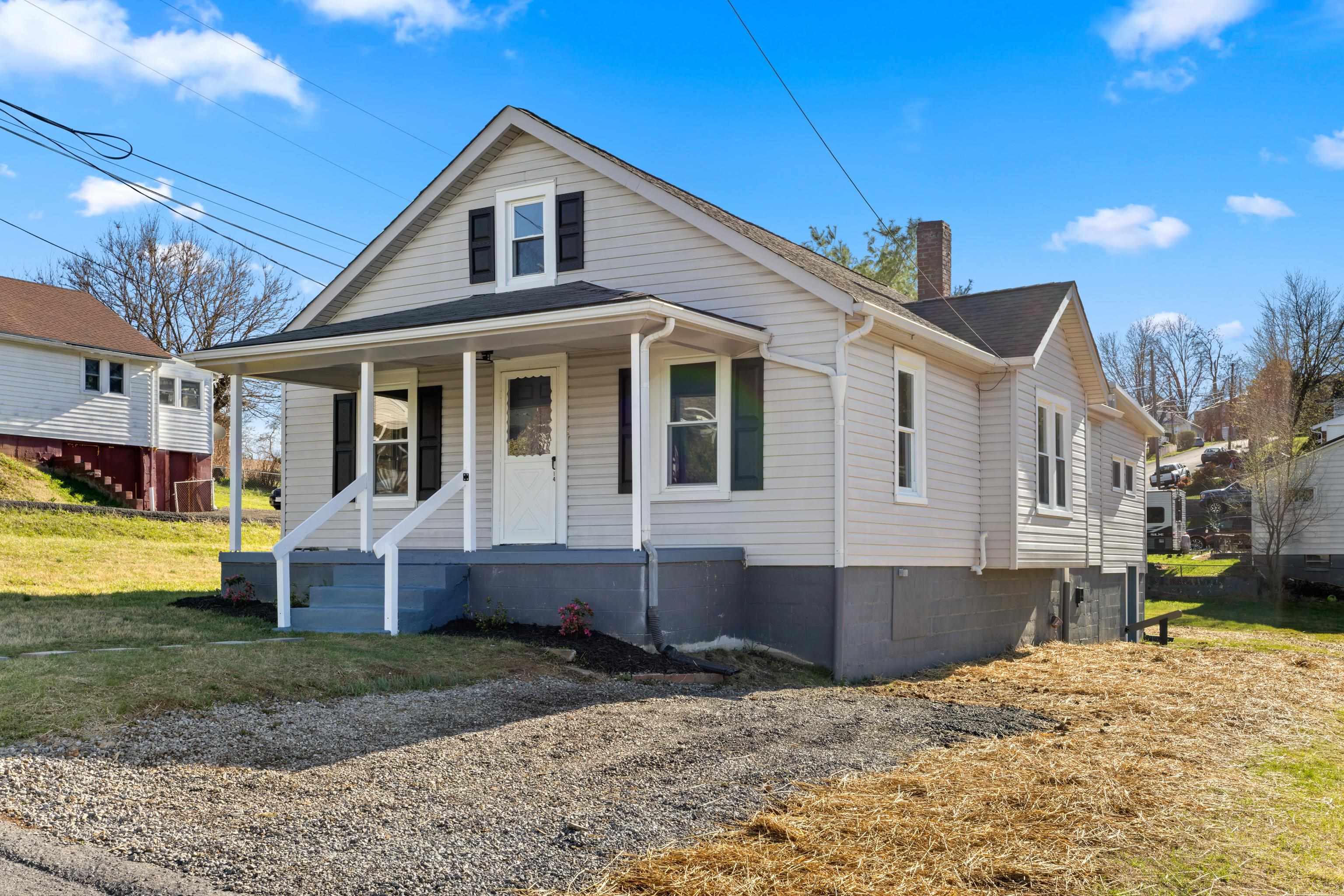 14 MULBERRY ST, STAUNTON, Virginia 24401, 4 Bedrooms Bedrooms, ,2 BathroomsBathrooms,Residential,14 MULBERRY ST,674965 MLS # 674965