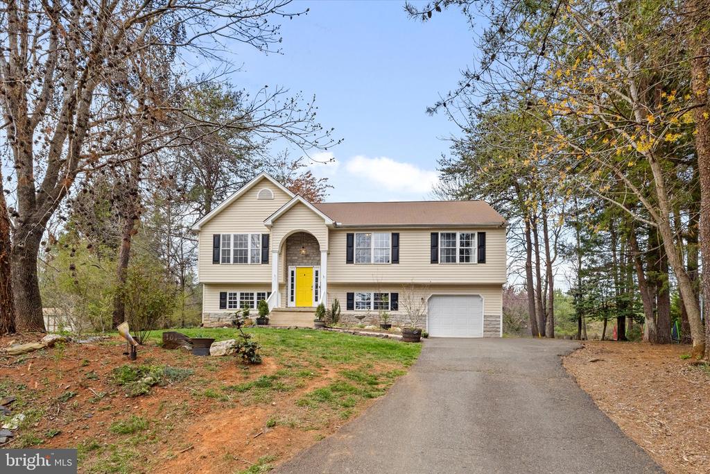 104 CARLYLE CT, LOCUST GROVE, Virginia 22508, 5 Bedrooms Bedrooms, ,3 BathroomsBathrooms,Residential,104 CARLYLE CT,VAOR2013202 MLS # VAOR2013202