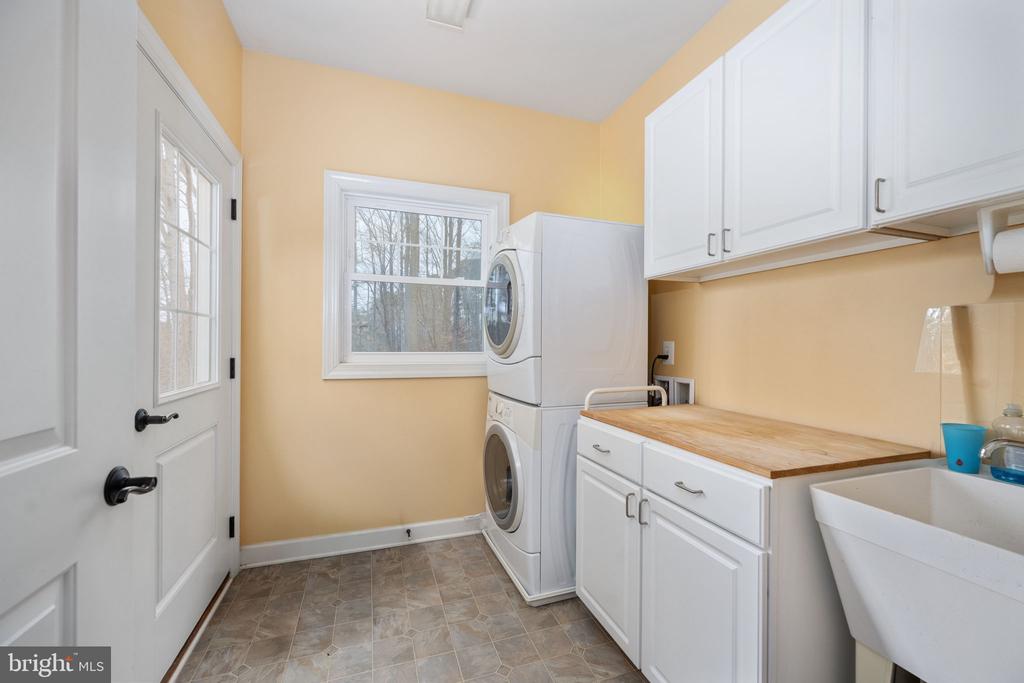 3900 WATER FRONT CT, BUMPASS, Virginia 23024, 3 Bedrooms Bedrooms, ,4 BathroomsBathrooms,Residential,3900 WATER FRONT CT,VASP2039294 MLS # VASP2039294