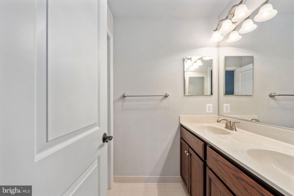 3900 WATER FRONT CT, BUMPASS, Virginia 23024, 3 Bedrooms Bedrooms, ,4 BathroomsBathrooms,Residential,3900 WATER FRONT CT,VASP2039294 MLS # VASP2039294