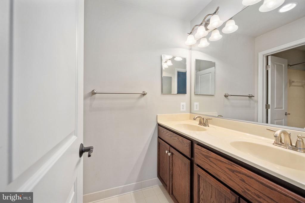 3900 WATER FRONT CT, BUMPASS, Virginia 23024, 3 Bedrooms Bedrooms, ,4 BathroomsBathrooms,Residential,3900 WATER FRONT CT,VASP2039294 MLS # VASP2039294