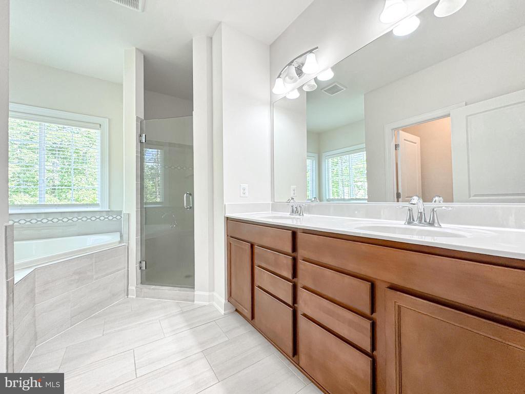 8525 LAROQUE RUN DR, FREDERICKSBURG, Virginia 22407, 5 Bedrooms Bedrooms, ,4 BathroomsBathrooms,Residential,8525 LAROQUE RUN DR,VASP2039226 MLS # VASP2039226