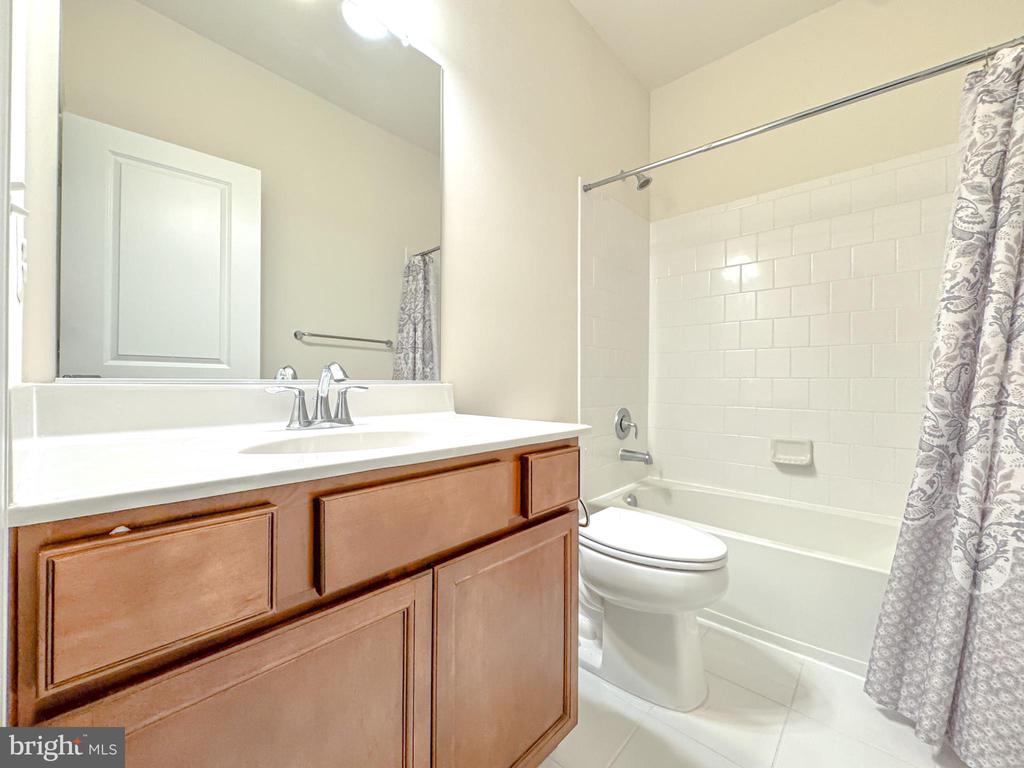 8525 LAROQUE RUN DR, FREDERICKSBURG, Virginia 22407, 5 Bedrooms Bedrooms, ,4 BathroomsBathrooms,Residential,8525 LAROQUE RUN DR,VASP2039226 MLS # VASP2039226