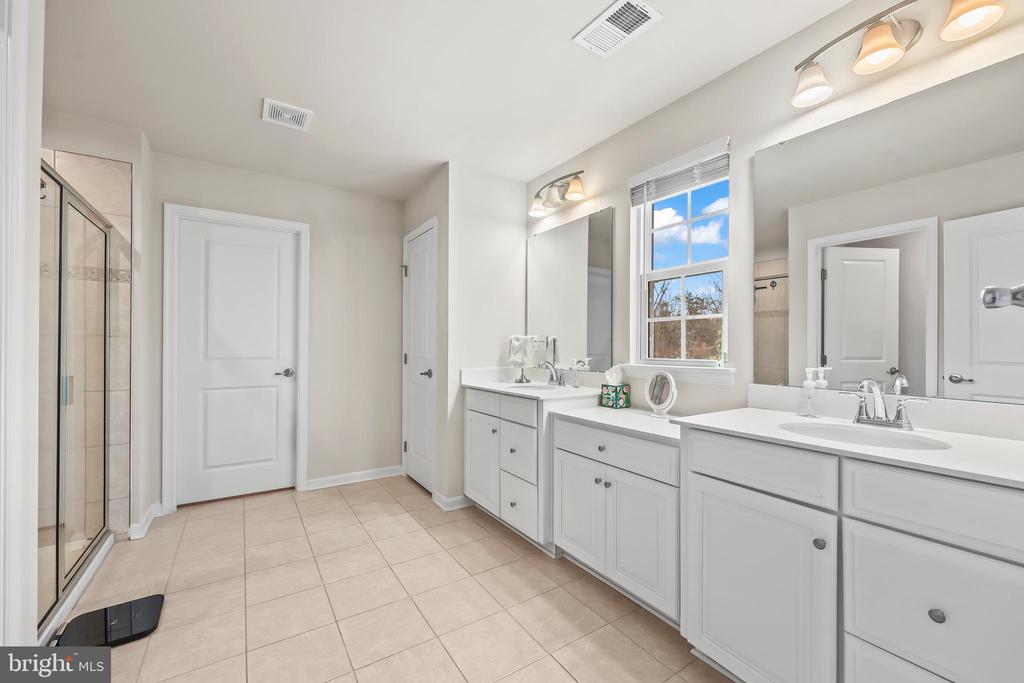 5010 BIRCH LEAF CIR, FREDERICKSBURG, Virginia 22407, 4 Bedrooms Bedrooms, ,4 BathroomsBathrooms,Residential,5010 BIRCH LEAF CIR,VASP2039934 MLS # VASP2039934