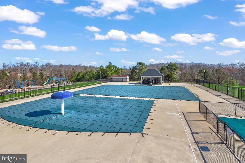 5010 BIRCH LEAF CIR, FREDERICKSBURG, Virginia 22407, 4 Bedrooms Bedrooms, ,4 BathroomsBathrooms,Residential,5010 BIRCH LEAF CIR,VASP2039934 MLS # VASP2039934