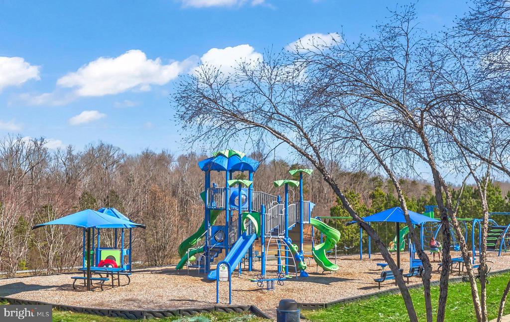 5010 BIRCH LEAF CIR, FREDERICKSBURG, Virginia 22407, 4 Bedrooms Bedrooms, ,4 BathroomsBathrooms,Residential,5010 BIRCH LEAF CIR,VASP2039934 MLS # VASP2039934