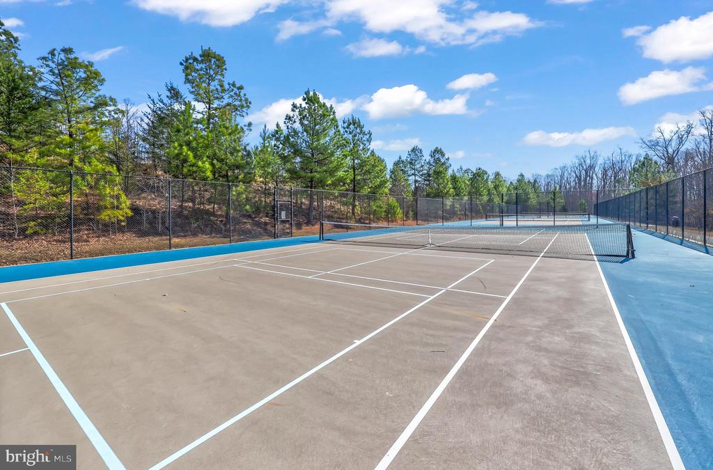 5010 BIRCH LEAF CIR, FREDERICKSBURG, Virginia 22407, 4 Bedrooms Bedrooms, ,4 BathroomsBathrooms,Residential,5010 BIRCH LEAF CIR,VASP2039934 MLS # VASP2039934