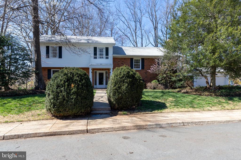 2513 HILLWOOD PL, CHARLOTTESVILLE, Virginia 22901, 4 Bedrooms Bedrooms, ,2 BathroomsBathrooms,Residential,2513 HILLWOOD PL,VACO2000220 MLS # VACO2000220