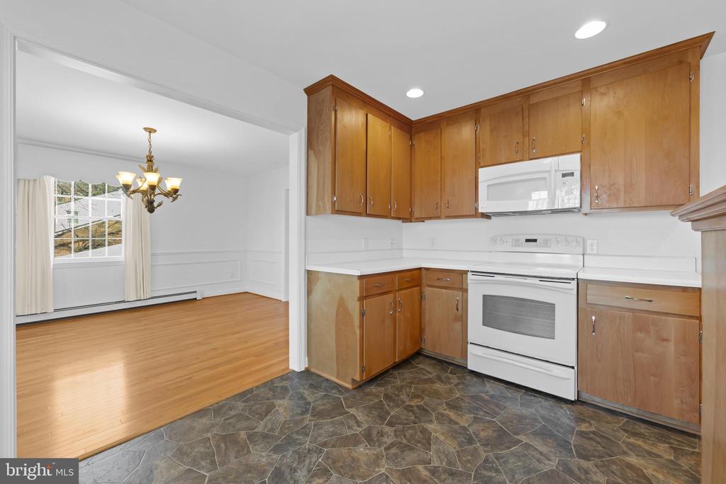 2513 HILLWOOD PL, CHARLOTTESVILLE, Virginia 22901, 4 Bedrooms Bedrooms, ,2 BathroomsBathrooms,Residential,2513 HILLWOOD PL,VACO2000220 MLS # VACO2000220