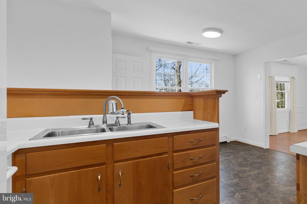 2513 HILLWOOD PL, CHARLOTTESVILLE, Virginia 22901, 4 Bedrooms Bedrooms, ,2 BathroomsBathrooms,Residential,2513 HILLWOOD PL,VACO2000220 MLS # VACO2000220