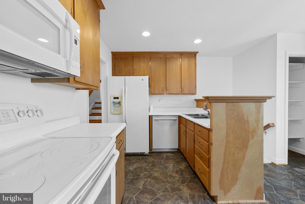 2513 HILLWOOD PL, CHARLOTTESVILLE, Virginia 22901, 4 Bedrooms Bedrooms, ,2 BathroomsBathrooms,Residential,2513 HILLWOOD PL,VACO2000220 MLS # VACO2000220