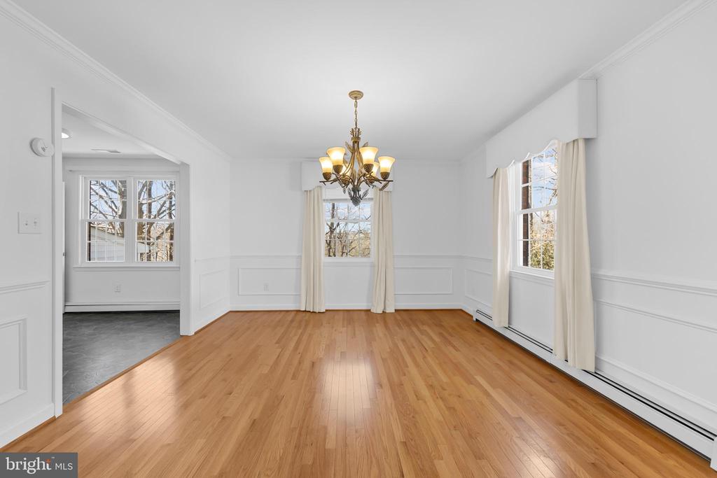 2513 HILLWOOD PL, CHARLOTTESVILLE, Virginia 22901, 4 Bedrooms Bedrooms, ,2 BathroomsBathrooms,Residential,2513 HILLWOOD PL,VACO2000220 MLS # VACO2000220