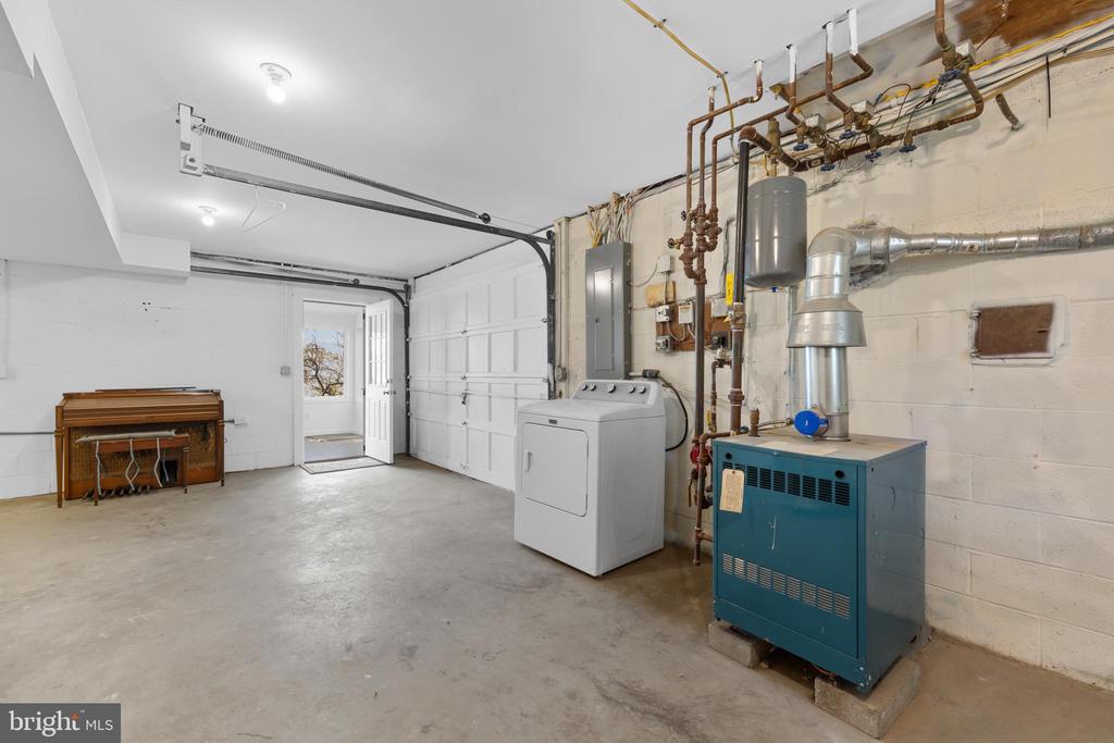 2513 HILLWOOD PL, CHARLOTTESVILLE, Virginia 22901, 4 Bedrooms Bedrooms, ,2 BathroomsBathrooms,Residential,2513 HILLWOOD PL,VACO2000220 MLS # VACO2000220