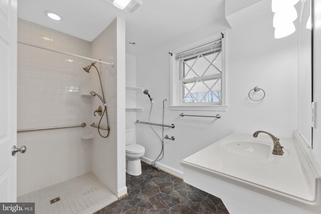 2513 HILLWOOD PL, CHARLOTTESVILLE, Virginia 22901, 4 Bedrooms Bedrooms, ,2 BathroomsBathrooms,Residential,2513 HILLWOOD PL,VACO2000220 MLS # VACO2000220