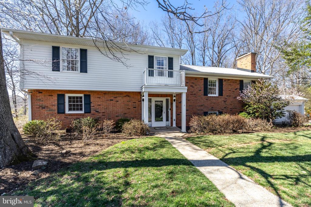2513 HILLWOOD PL, CHARLOTTESVILLE, Virginia 22901, 4 Bedrooms Bedrooms, ,2 BathroomsBathrooms,Residential,2513 HILLWOOD PL,VACO2000220 MLS # VACO2000220