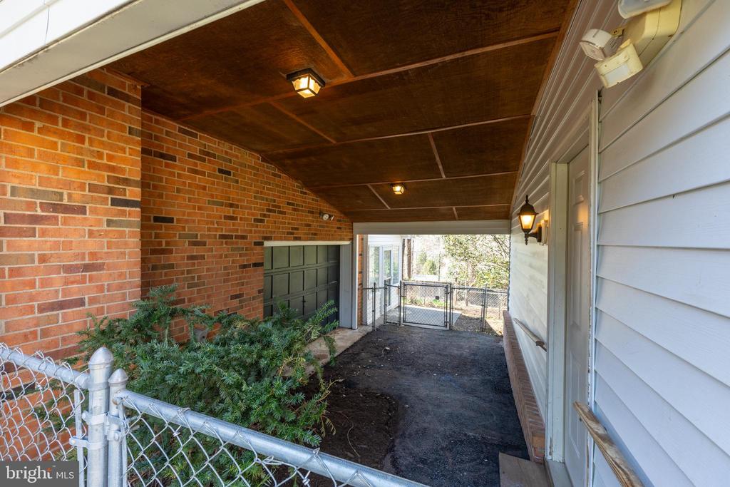 2513 HILLWOOD PL, CHARLOTTESVILLE, Virginia 22901, 4 Bedrooms Bedrooms, ,2 BathroomsBathrooms,Residential,2513 HILLWOOD PL,VACO2000220 MLS # VACO2000220