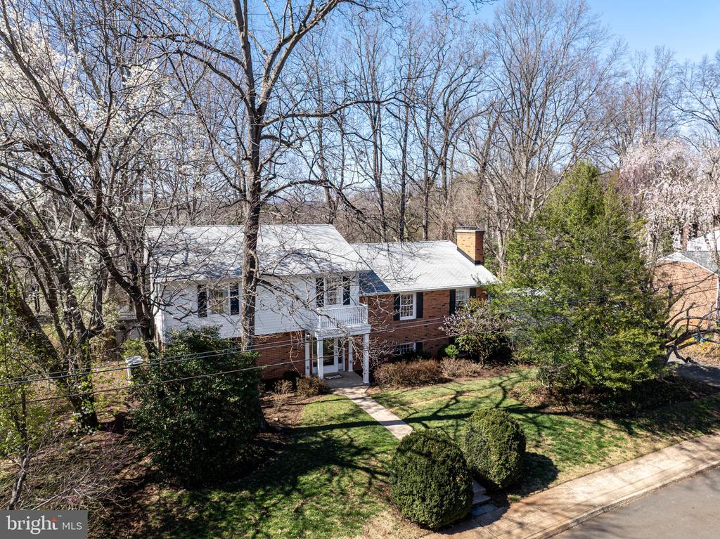 2513 HILLWOOD PL, CHARLOTTESVILLE, Virginia 22901, 4 Bedrooms Bedrooms, ,2 BathroomsBathrooms,Residential,2513 HILLWOOD PL,VACO2000220 MLS # VACO2000220