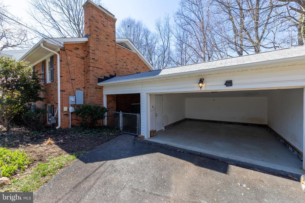 2513 HILLWOOD PL, CHARLOTTESVILLE, Virginia 22901, 4 Bedrooms Bedrooms, ,2 BathroomsBathrooms,Residential,2513 HILLWOOD PL,VACO2000220 MLS # VACO2000220