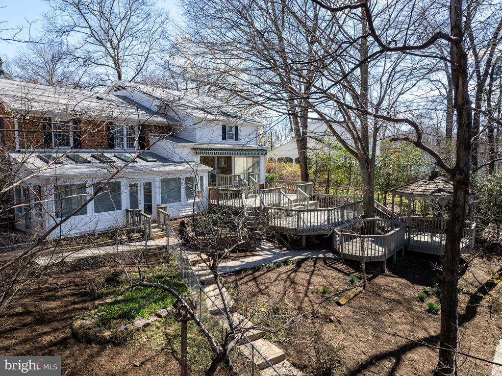 2513 HILLWOOD PL, CHARLOTTESVILLE, Virginia 22901, 4 Bedrooms Bedrooms, ,2 BathroomsBathrooms,Residential,2513 HILLWOOD PL,VACO2000220 MLS # VACO2000220