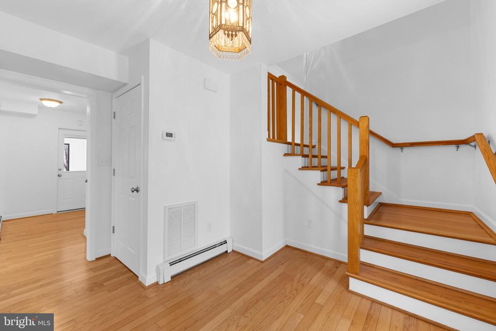 2513 HILLWOOD PL, CHARLOTTESVILLE, Virginia 22901, 4 Bedrooms Bedrooms, ,2 BathroomsBathrooms,Residential,2513 HILLWOOD PL,VACO2000220 MLS # VACO2000220