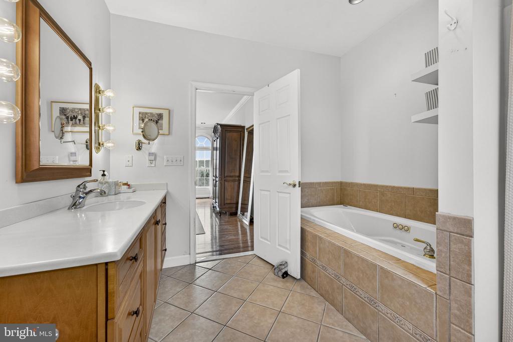 6576 TIMOTHY LN, WARRENTON, Virginia 20186, 5 Bedrooms Bedrooms, ,3 BathroomsBathrooms,Residential,6576 TIMOTHY LN,VAFQ2019322 MLS # VAFQ2019322