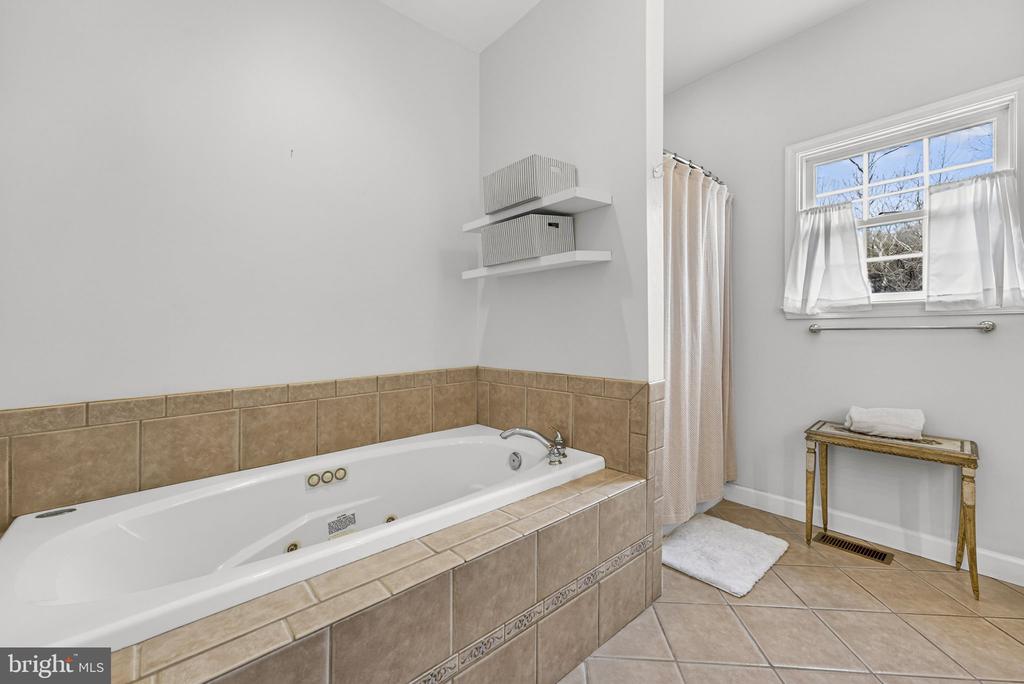 6576 TIMOTHY LN, WARRENTON, Virginia 20186, 5 Bedrooms Bedrooms, ,3 BathroomsBathrooms,Residential,6576 TIMOTHY LN,VAFQ2019322 MLS # VAFQ2019322