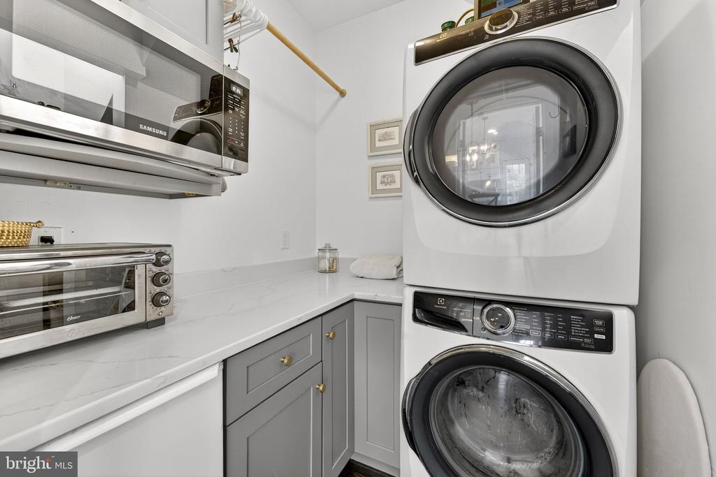 6576 TIMOTHY LN, WARRENTON, Virginia 20186, 5 Bedrooms Bedrooms, ,3 BathroomsBathrooms,Residential,6576 TIMOTHY LN,VAFQ2019322 MLS # VAFQ2019322