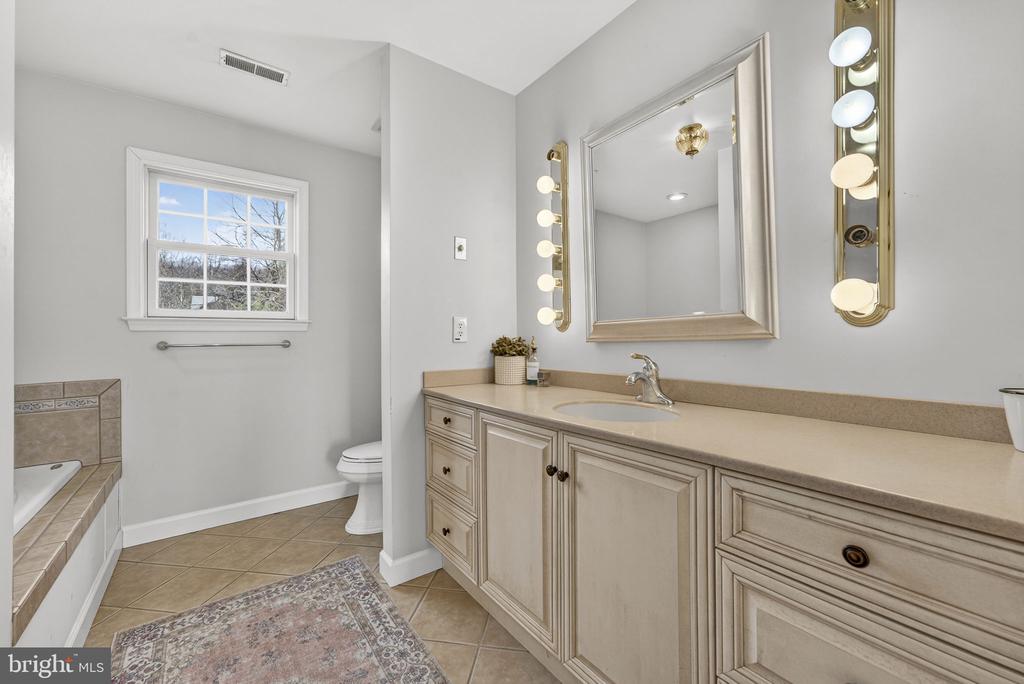 6576 TIMOTHY LN, WARRENTON, Virginia 20186, 5 Bedrooms Bedrooms, ,3 BathroomsBathrooms,Residential,6576 TIMOTHY LN,VAFQ2019322 MLS # VAFQ2019322