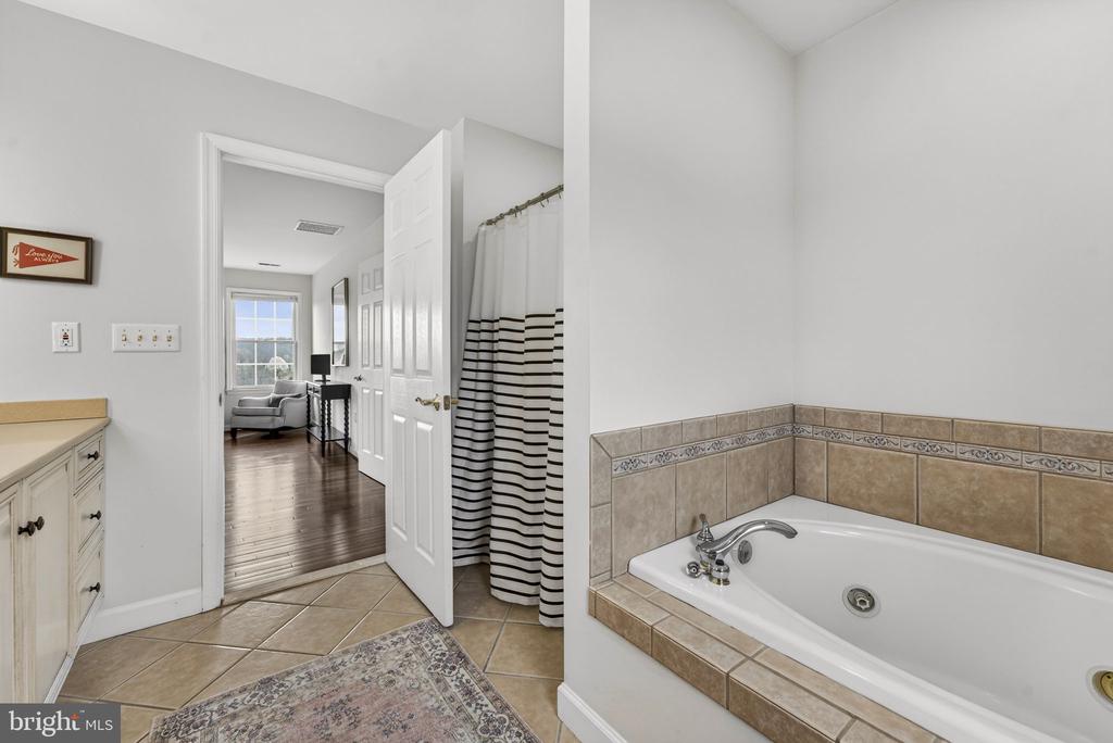 6576 TIMOTHY LN, WARRENTON, Virginia 20186, 5 Bedrooms Bedrooms, ,3 BathroomsBathrooms,Residential,6576 TIMOTHY LN,VAFQ2019322 MLS # VAFQ2019322