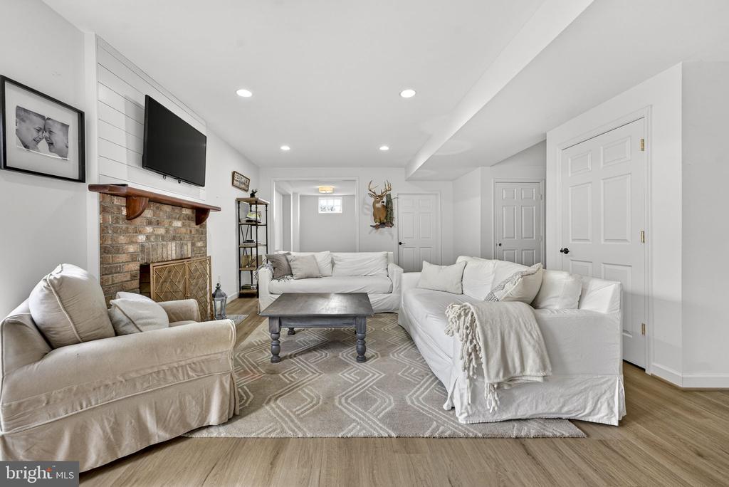 6576 TIMOTHY LN, WARRENTON, Virginia 20186, 5 Bedrooms Bedrooms, ,3 BathroomsBathrooms,Residential,6576 TIMOTHY LN,VAFQ2019322 MLS # VAFQ2019322