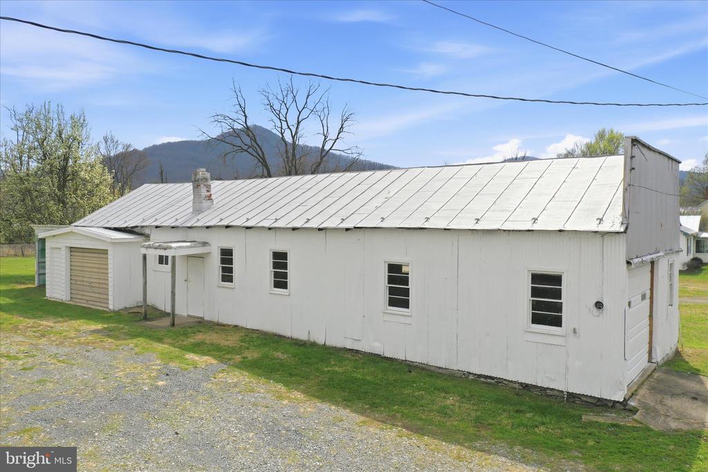 333 HONEYVILLE AVE, STANLEY, Virginia 22851, 3 Bedrooms Bedrooms, ,2 BathroomsBathrooms,Residential,333 HONEYVILLE AVE,VAPA2006196 MLS # VAPA2006196