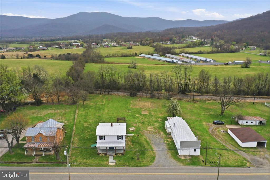 333 HONEYVILLE AVE, STANLEY, Virginia 22851, 3 Bedrooms Bedrooms, ,2 BathroomsBathrooms,Residential,333 HONEYVILLE AVE,VAPA2006196 MLS # VAPA2006196