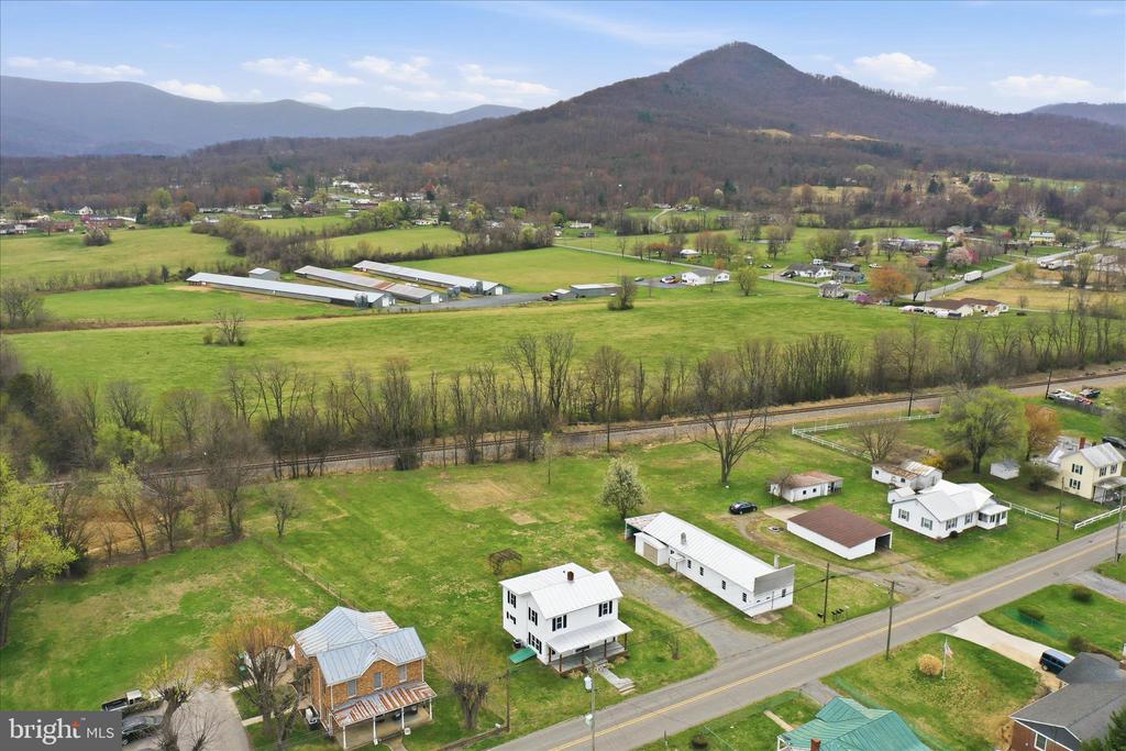 333 HONEYVILLE AVE, STANLEY, Virginia 22851, 3 Bedrooms Bedrooms, ,2 BathroomsBathrooms,Residential,333 HONEYVILLE AVE,VAPA2006196 MLS # VAPA2006196