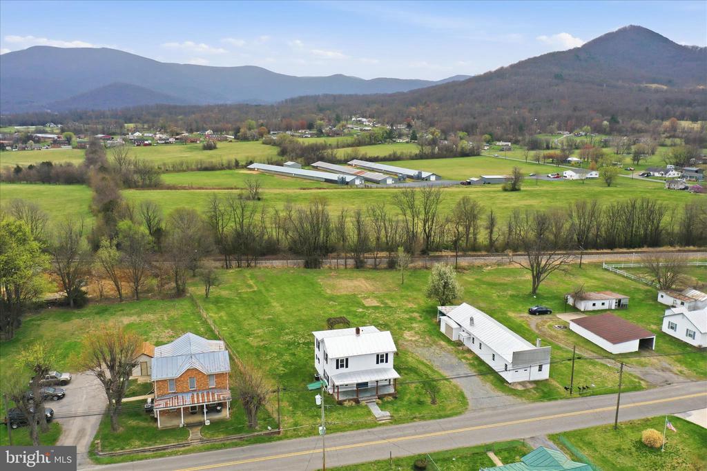 333 HONEYVILLE AVE, STANLEY, Virginia 22851, 3 Bedrooms Bedrooms, ,2 BathroomsBathrooms,Residential,333 HONEYVILLE AVE,VAPA2006196 MLS # VAPA2006196