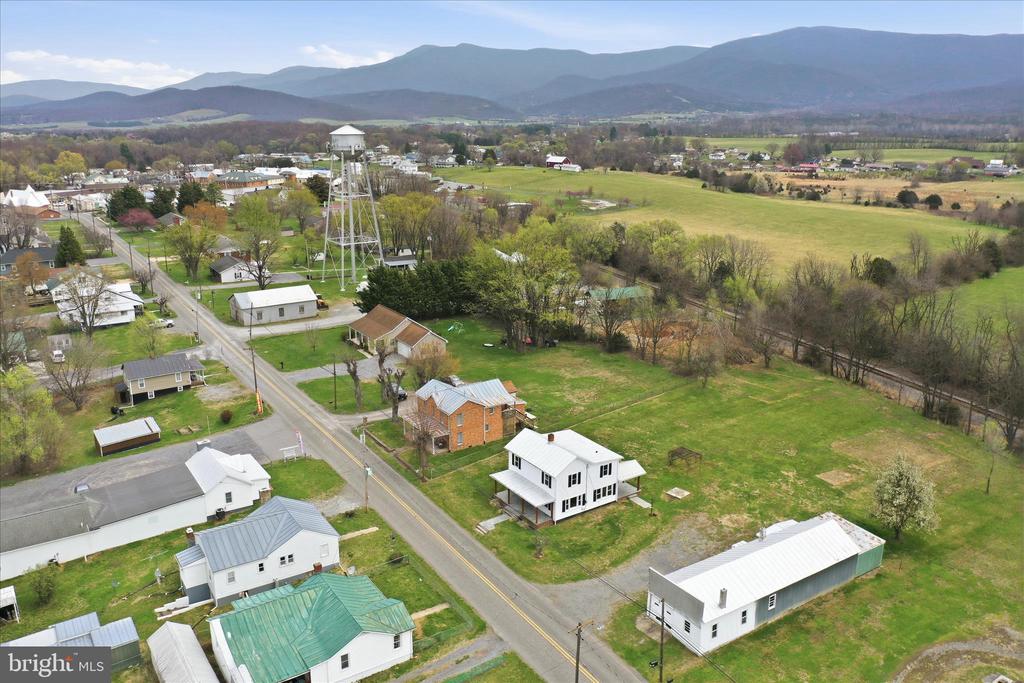 333 HONEYVILLE AVE, STANLEY, Virginia 22851, 3 Bedrooms Bedrooms, ,2 BathroomsBathrooms,Residential,333 HONEYVILLE AVE,VAPA2006196 MLS # VAPA2006196