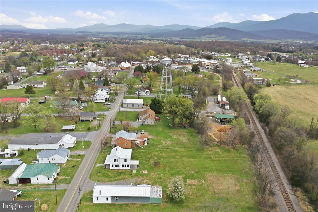 333 HONEYVILLE AVE, STANLEY, Virginia 22851, 3 Bedrooms Bedrooms, ,2 BathroomsBathrooms,Residential,333 HONEYVILLE AVE,VAPA2006196 MLS # VAPA2006196