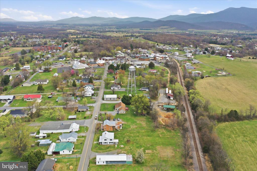 333 HONEYVILLE AVE, STANLEY, Virginia 22851, 3 Bedrooms Bedrooms, ,2 BathroomsBathrooms,Residential,333 HONEYVILLE AVE,VAPA2006196 MLS # VAPA2006196