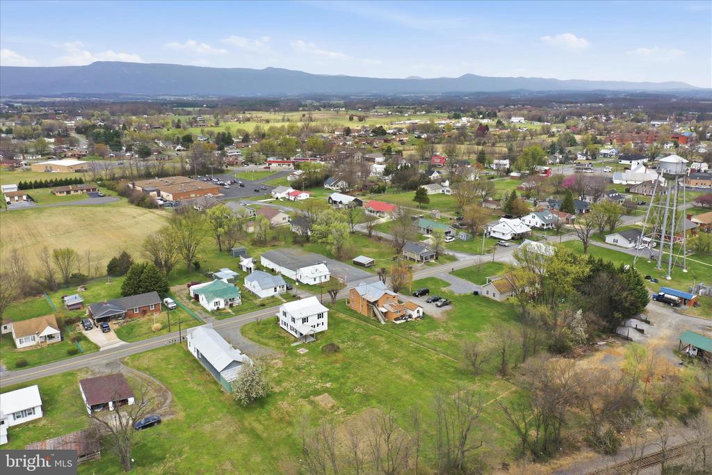 333 HONEYVILLE AVE, STANLEY, Virginia 22851, 3 Bedrooms Bedrooms, ,2 BathroomsBathrooms,Residential,333 HONEYVILLE AVE,VAPA2006196 MLS # VAPA2006196