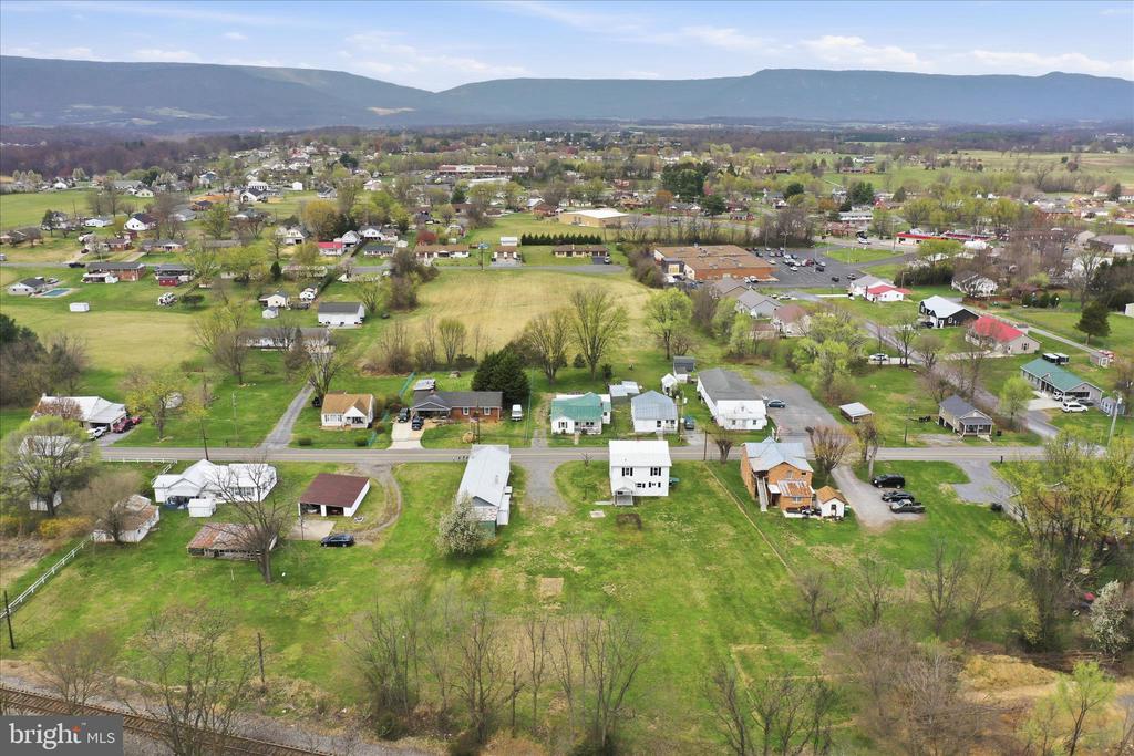 333 HONEYVILLE AVE, STANLEY, Virginia 22851, 3 Bedrooms Bedrooms, ,2 BathroomsBathrooms,Residential,333 HONEYVILLE AVE,VAPA2006196 MLS # VAPA2006196