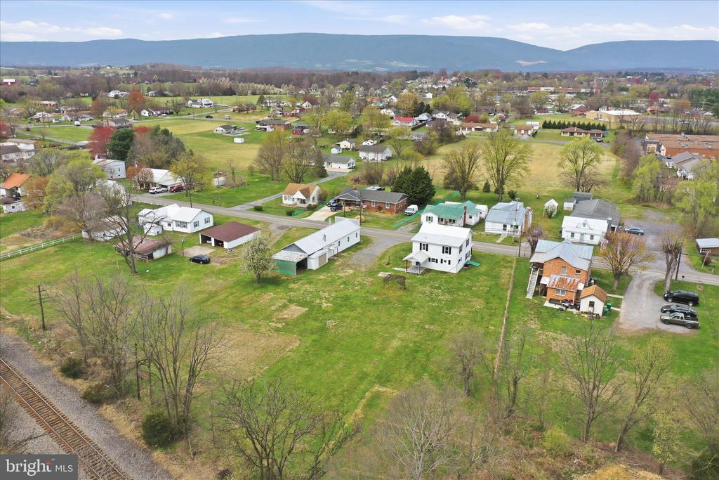 333 HONEYVILLE AVE, STANLEY, Virginia 22851, 3 Bedrooms Bedrooms, ,2 BathroomsBathrooms,Residential,333 HONEYVILLE AVE,VAPA2006196 MLS # VAPA2006196