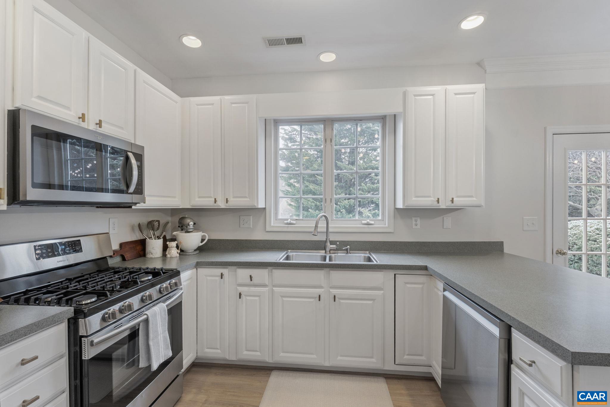 42dBA with Stormwash and SmartDry (2023) 42dBA with Stormwash and SmartDry (2023)