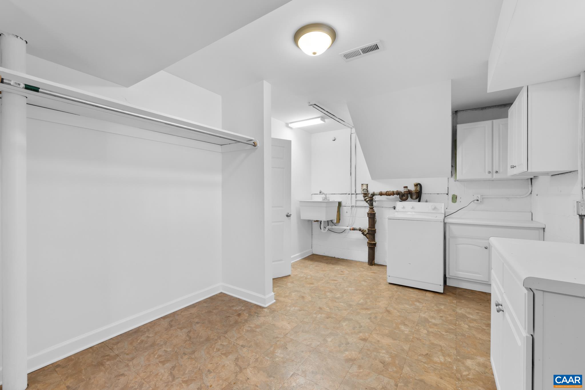 2513 HILLWOOD PL, CHARLOTTESVILLE, Virginia 22901, 4 Bedrooms Bedrooms, ,2 BathroomsBathrooms,Residential,2513 HILLWOOD PL,674662 MLS # 674662 2513 HILLWOOD PL, CHARLOTTESVILLE, Virginia 22901, 4 Bedrooms Bedrooms, ,2 BathroomsBathrooms,Residential,2513 HILLWOOD PL,674662 MLS # 674662