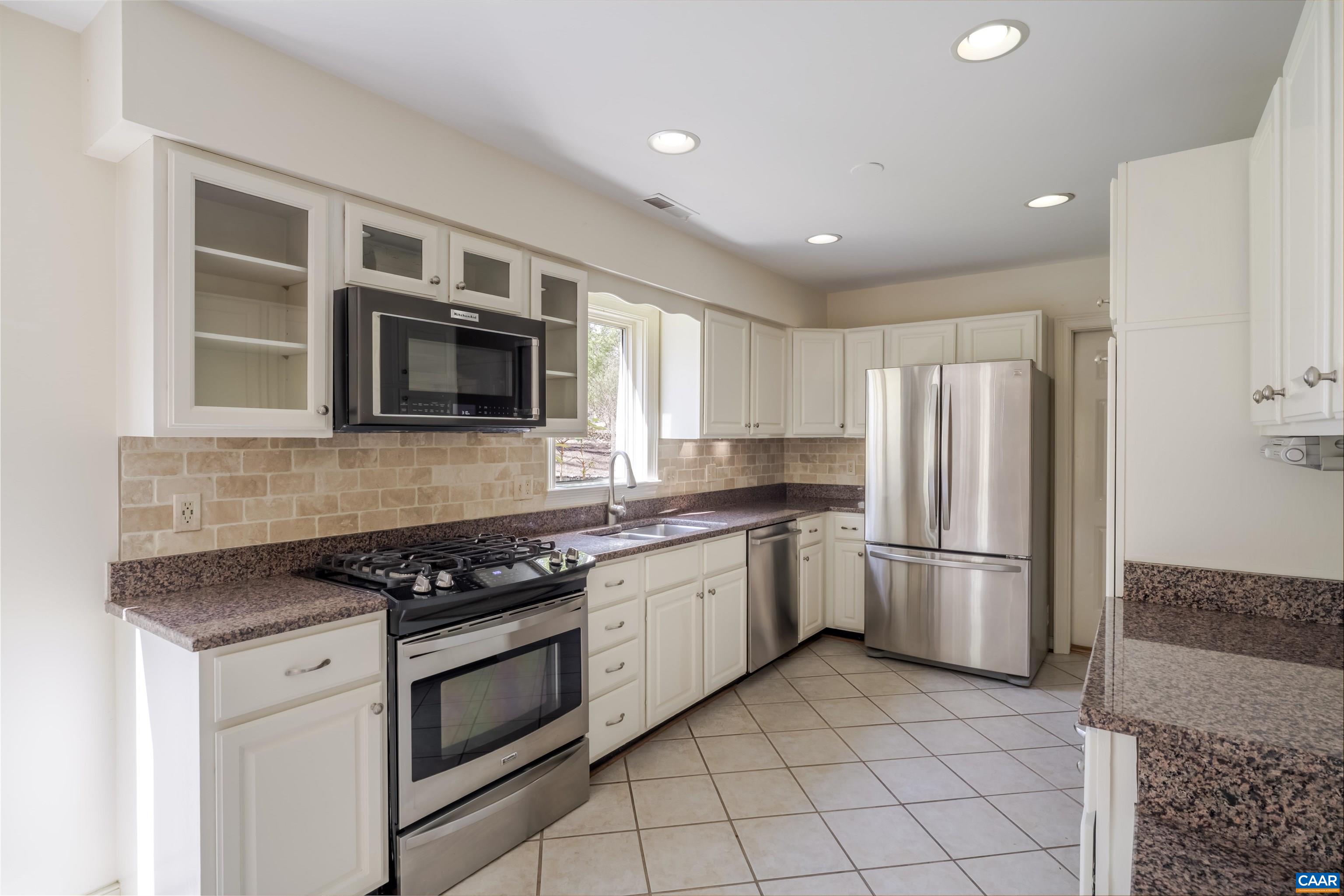 towards Laundry, pantry & door to garage towards Laundry, pantry & door to garage