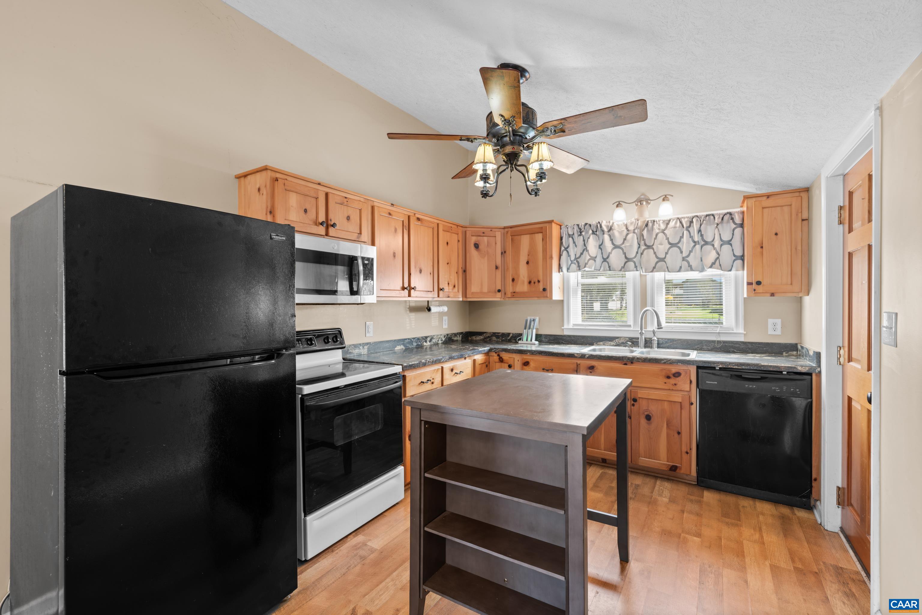 276 E 29TH ST, BUENA VISTA, Virginia 24416, 3 Bedrooms Bedrooms, ,1 BathroomBathrooms,Residential,276 E 29TH ST,674853 MLS # 674853