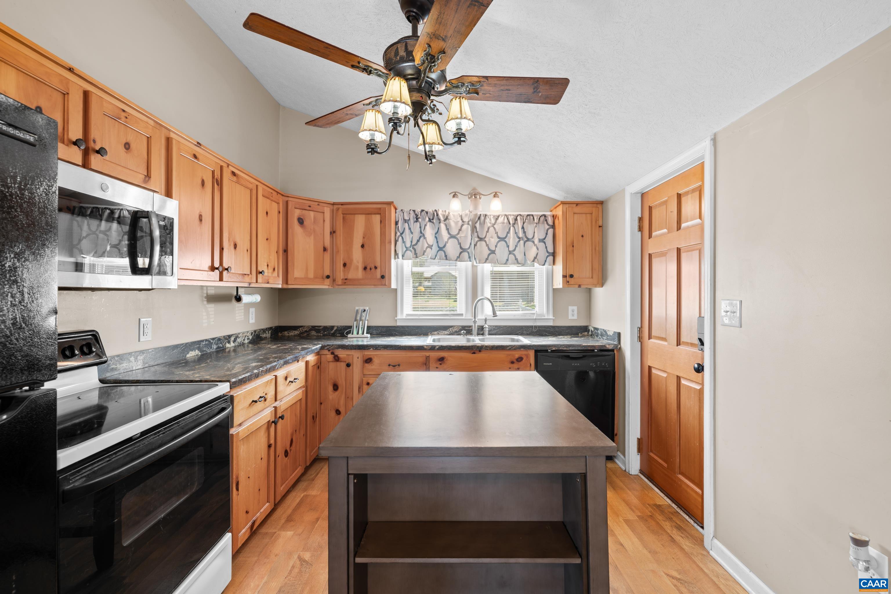 276 E 29TH ST, BUENA VISTA, Virginia 24416, 3 Bedrooms Bedrooms, ,1 BathroomBathrooms,Residential,276 E 29TH ST,674853 MLS # 674853